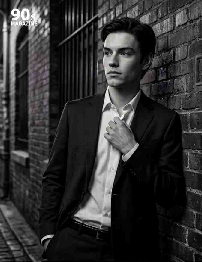 Louis Partridge Height